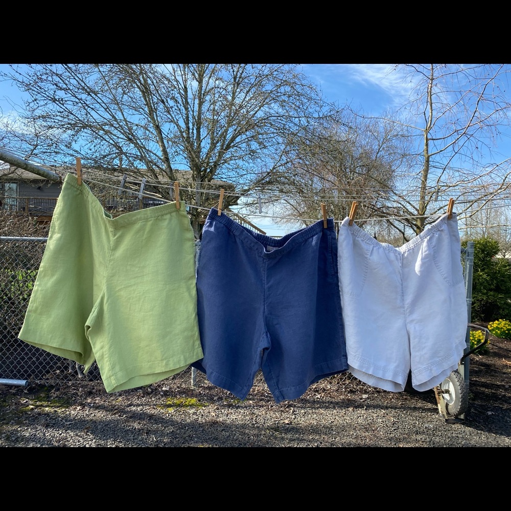 Linen shorts with pockets